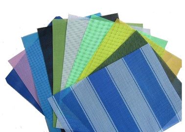 Дизайн ОЭМ покрасил ткань сетки Пвк использованный для на открытом воздухе архитектурноакустического украшения