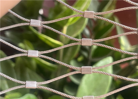 Сетка из нержавеющей стали 2,5 мм с зажимными втулками, прочная и гибкая для фасадов зданий и зеленых стен